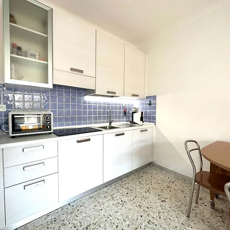 Cosy 2 Pieces Au Calme Avec Balcon Dans Le Centre Menton